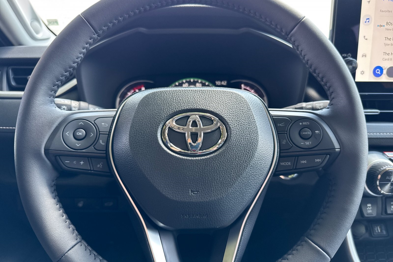 2025 Toyota RAV4 XLE Premium Image 15 of 28