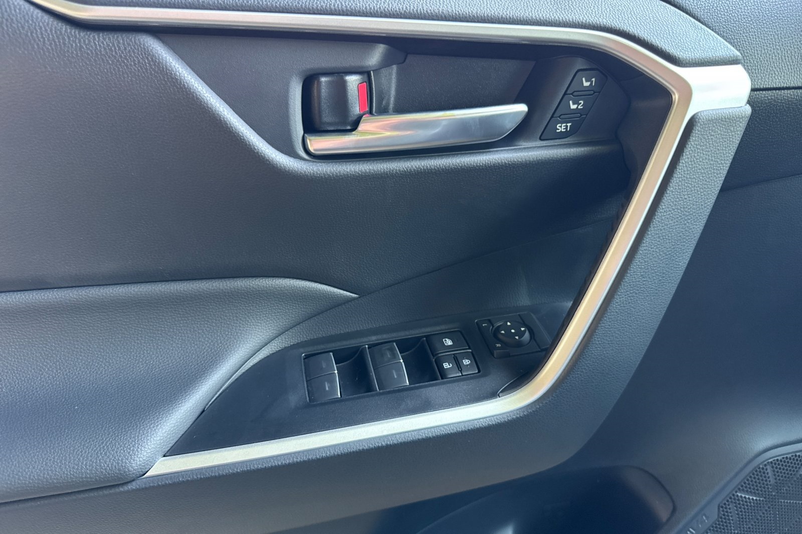 2025 Toyota RAV4 XLE Premium Image 21 of 28