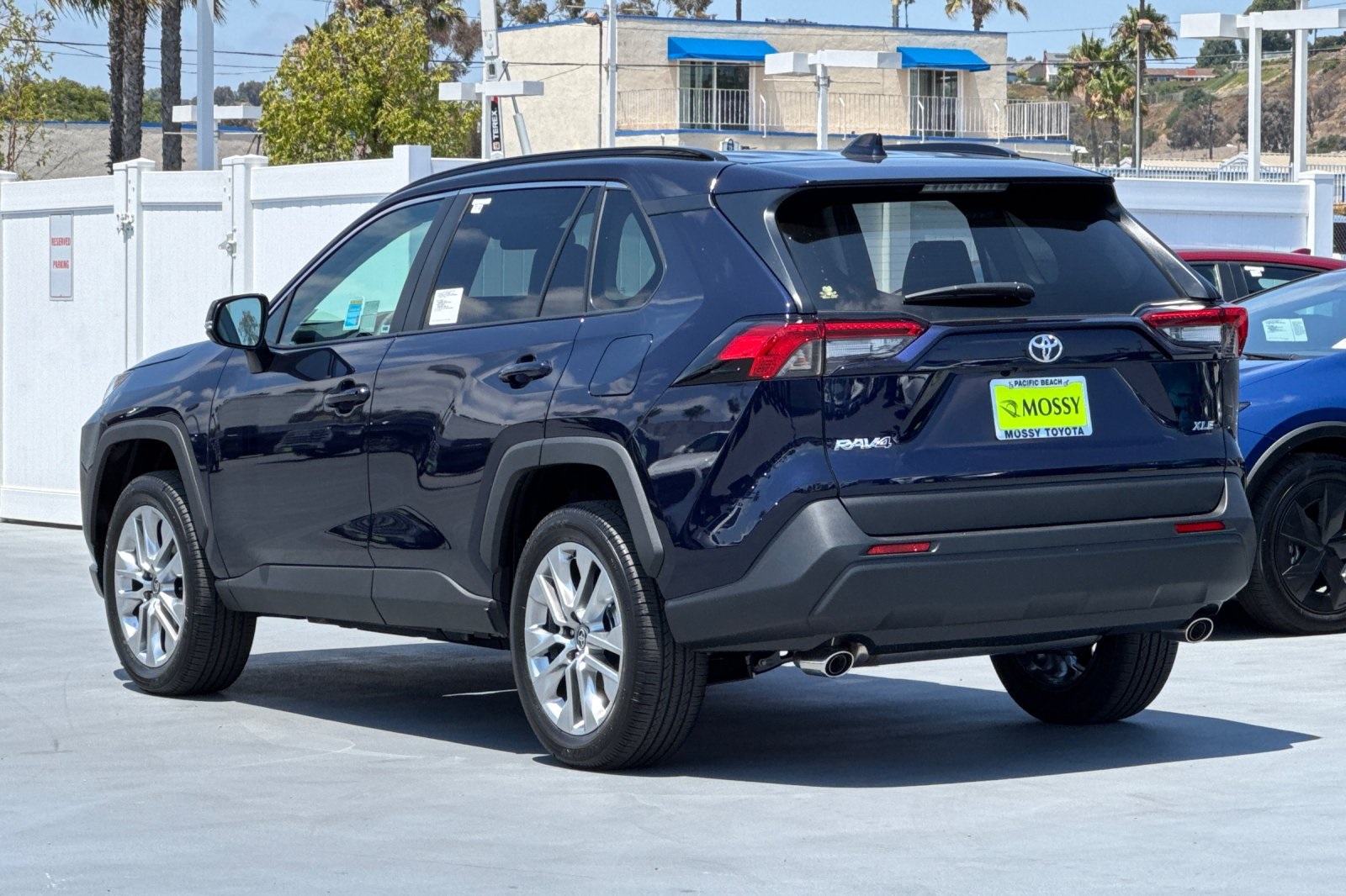 2025 Toyota RAV4 XLE Premium Image 5 of 28