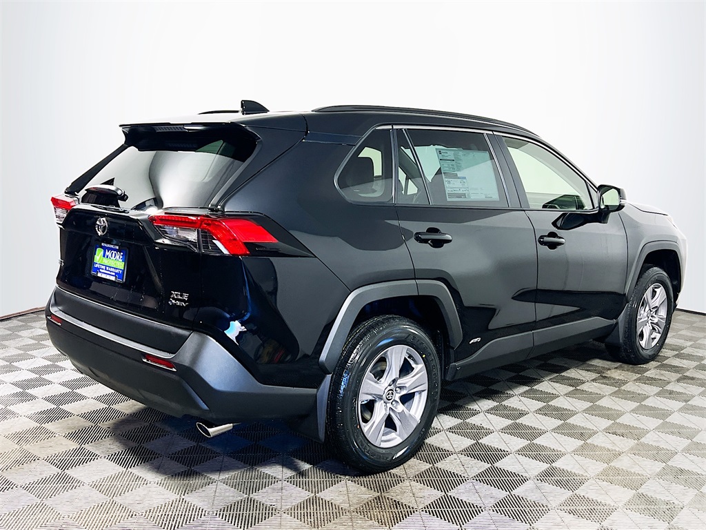 2025 Toyota RAV4 Hybrid XLE Image 5 of 31