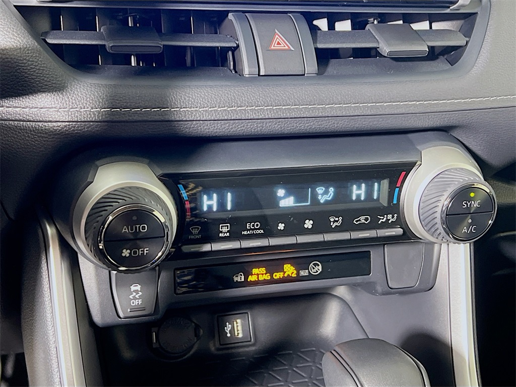 2025 Toyota RAV4 Hybrid XLE Image 29 of 31