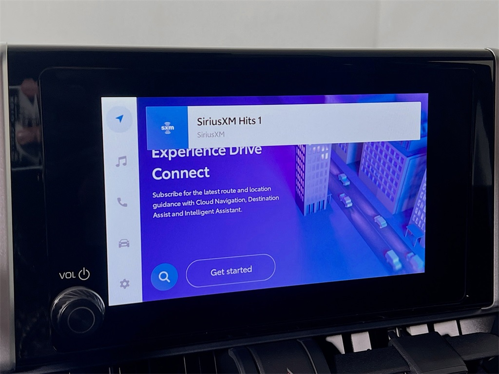 2025 Toyota RAV4 Hybrid XLE Image 17 of 31