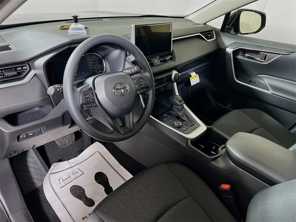 2025 Toyota RAV4 Hybrid XLE Image 14 of 31