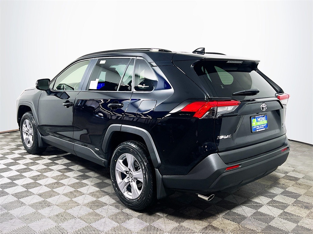 2025 Toyota RAV4 Hybrid XLE Image 7 of 31