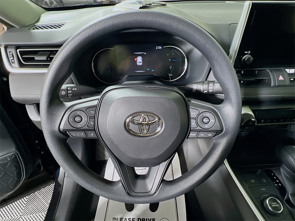 2025 Toyota RAV4 Hybrid XLE Image 26 of 31