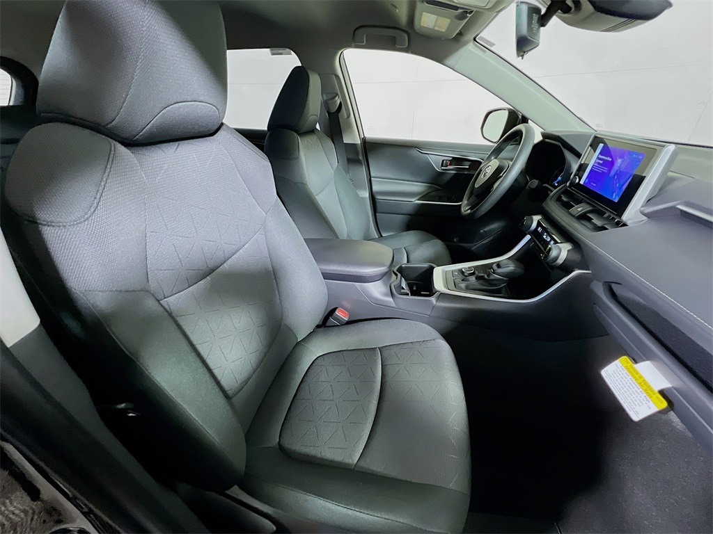 2025 Toyota RAV4 Hybrid XLE Image 11 of 31