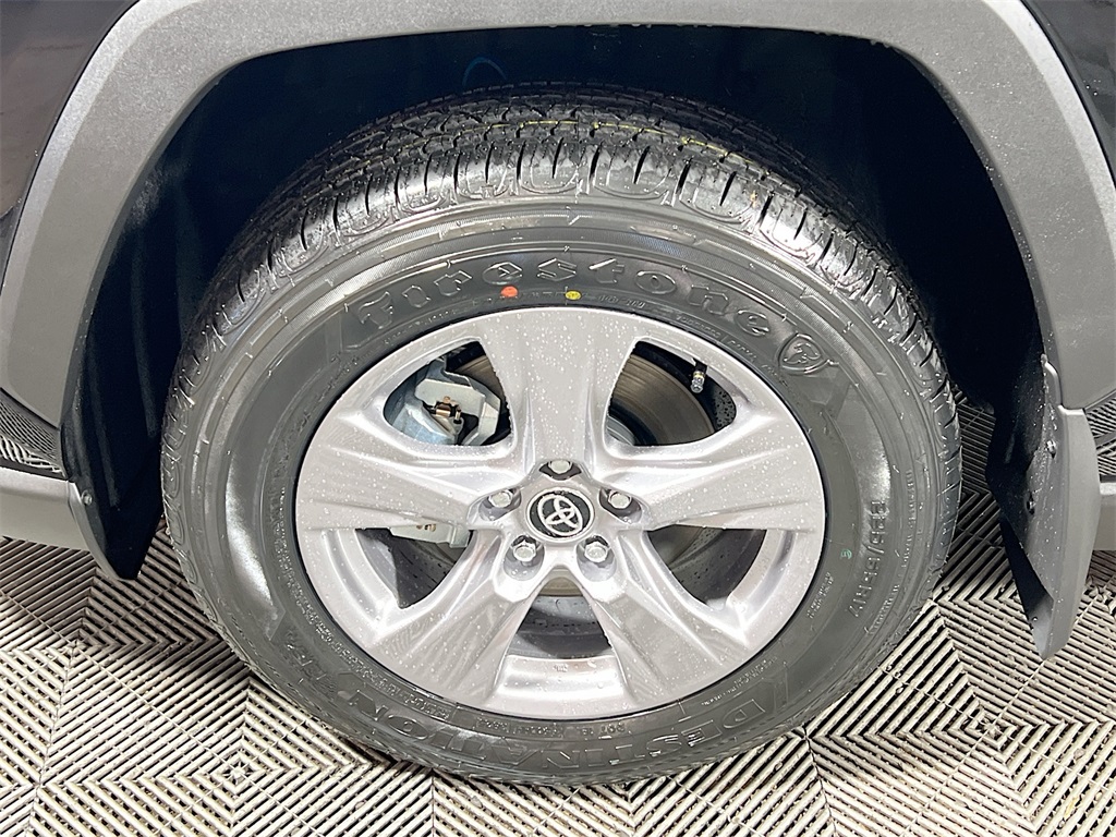 2025 Toyota RAV4 Hybrid XLE Image 9 of 31