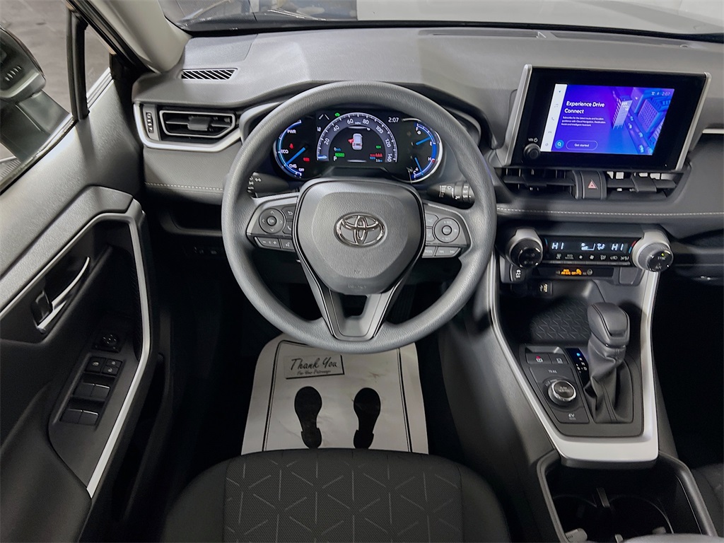 2025 Toyota RAV4 Hybrid XLE Image 15 of 31
