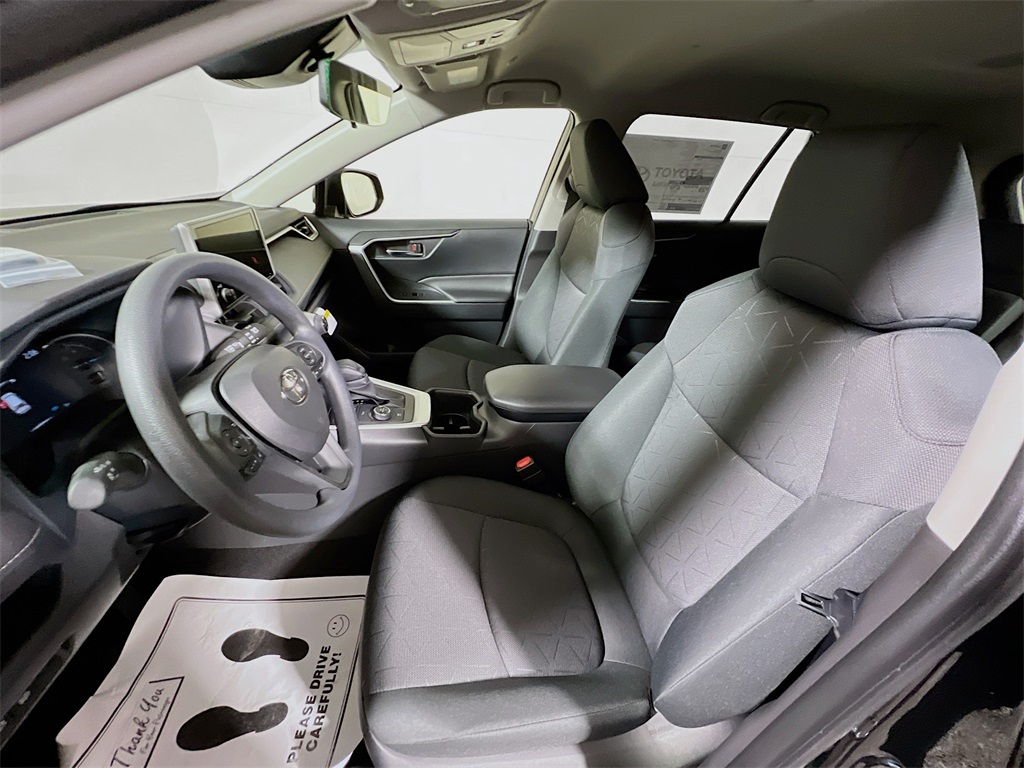 2025 Toyota RAV4 Hybrid XLE Image 30 of 31