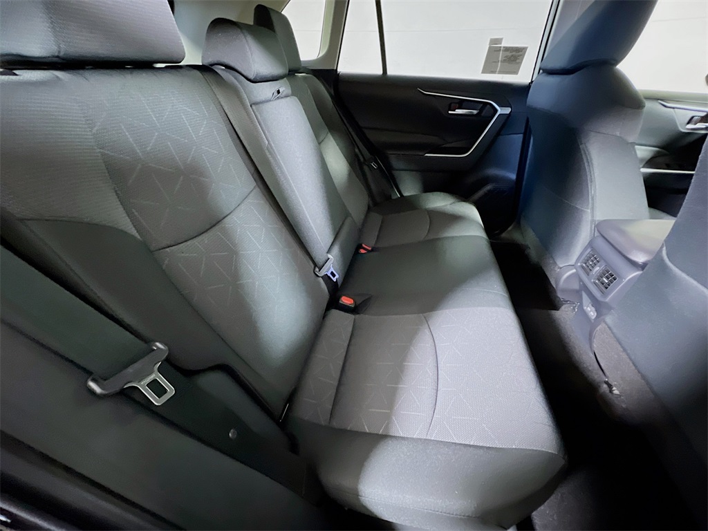 2025 Toyota RAV4 Hybrid XLE Image 10 of 31