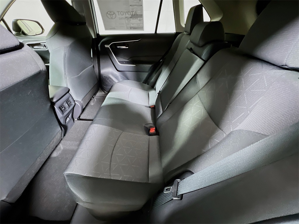 2025 Toyota RAV4 Hybrid XLE Image 12 of 31