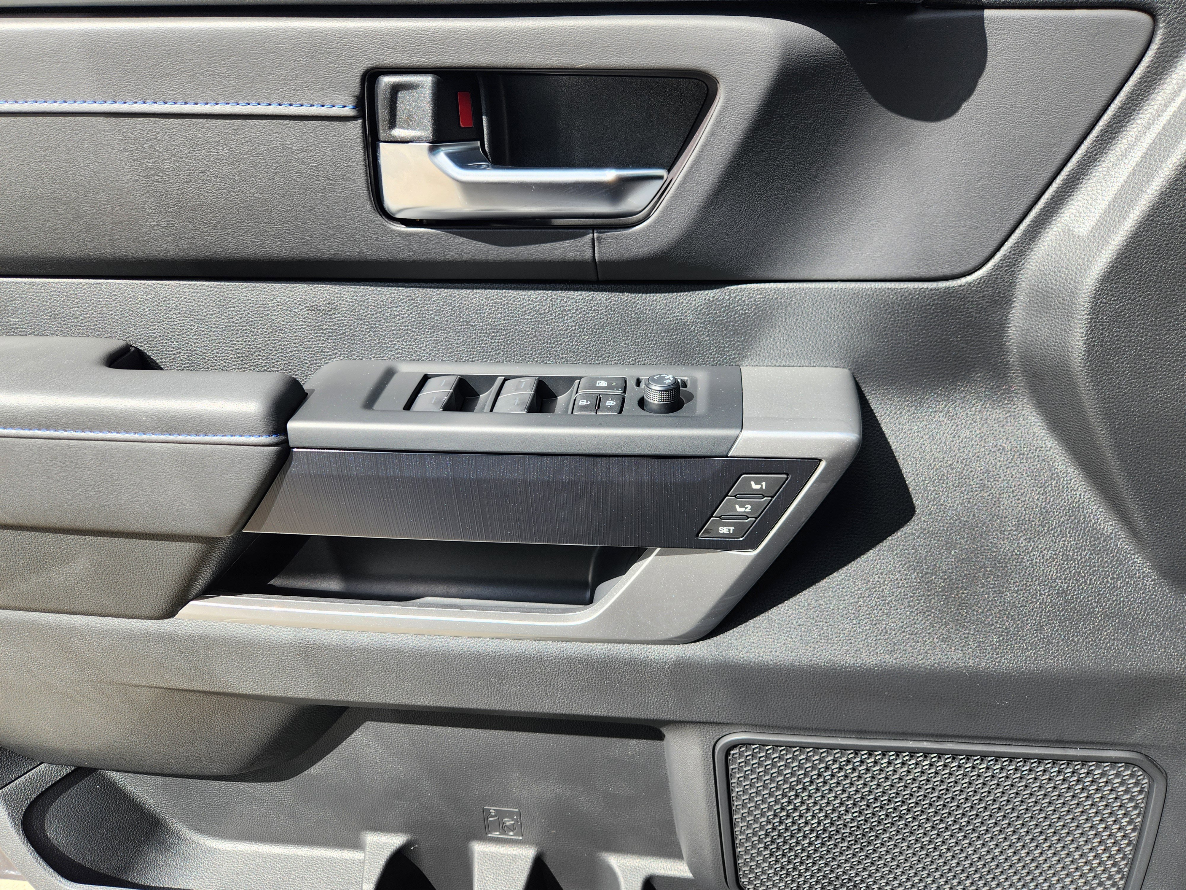 Vehicle image 20 of 24
