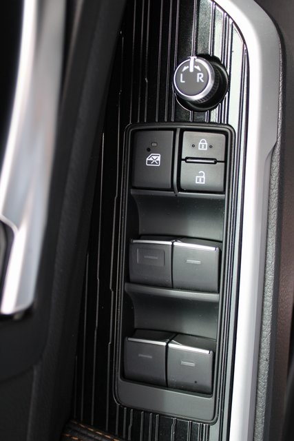 Vehicle image 12 of 18