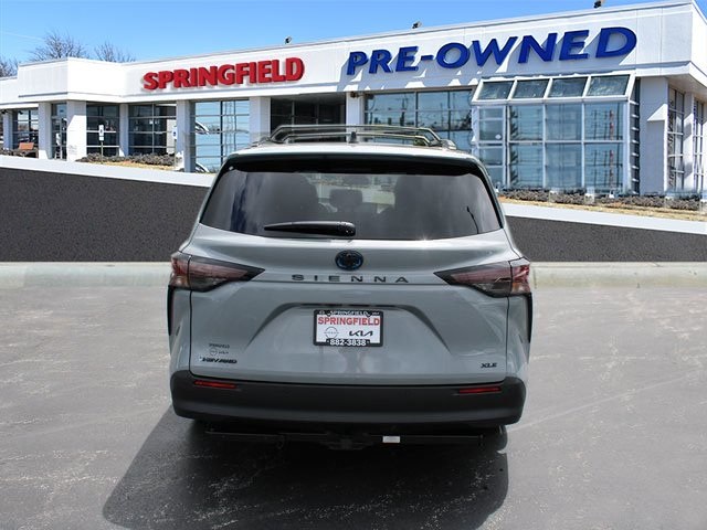 Vehicle image 4 of 18