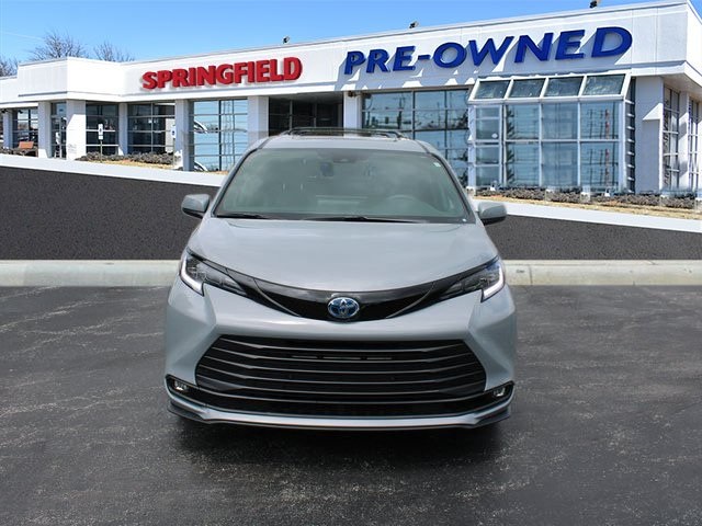 Vehicle image 2 of 18