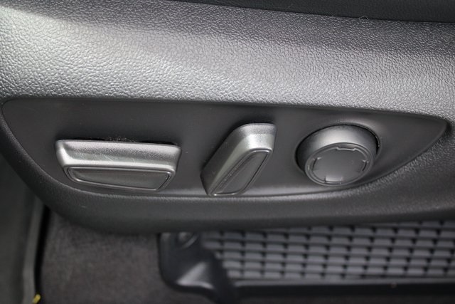Vehicle image 13 of 18