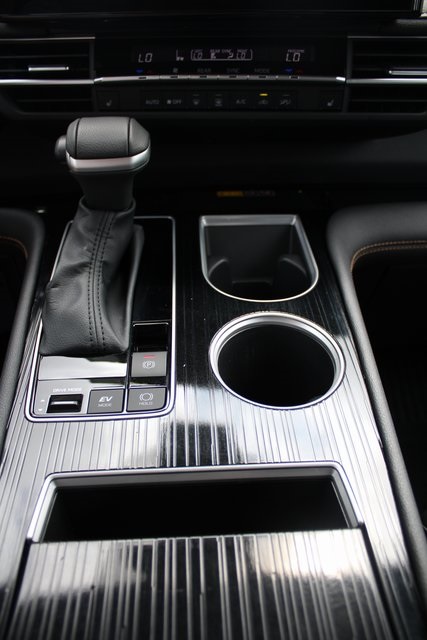 Vehicle image 16 of 18