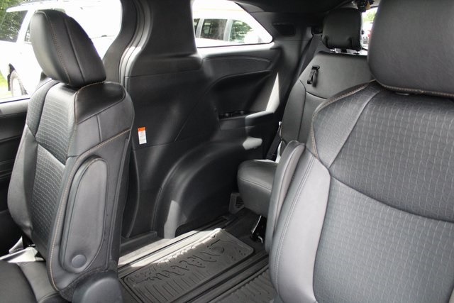 Vehicle image 6 of 18