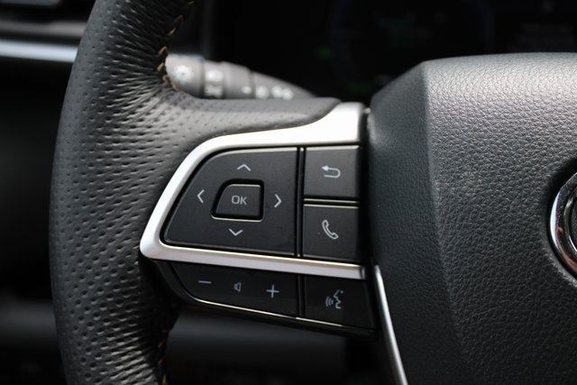 Vehicle image 14 of 18