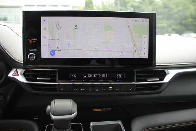 Vehicle image 11 of 18