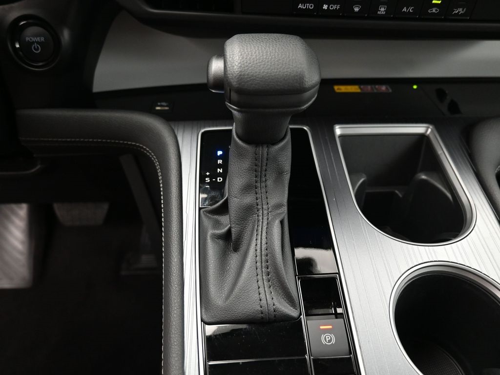 Vehicle image 24 of 33