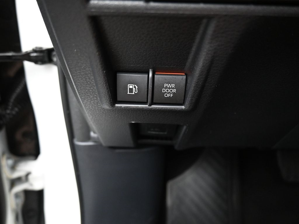 Vehicle image 14 of 33