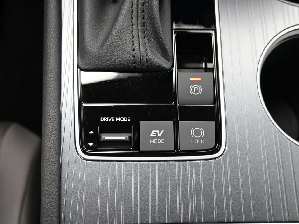 Vehicle image 25 of 33