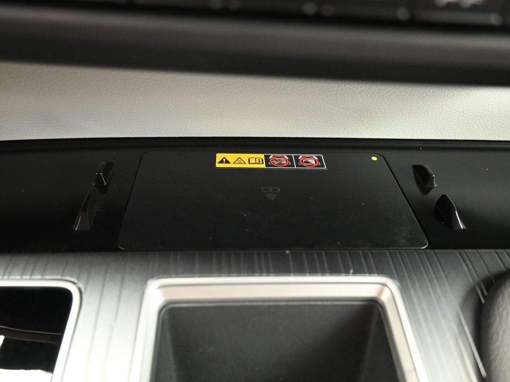 Vehicle image 22 of 33