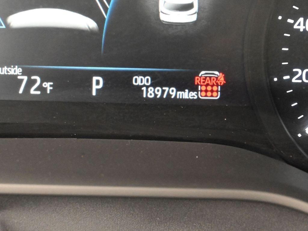 Vehicle image 18 of 33