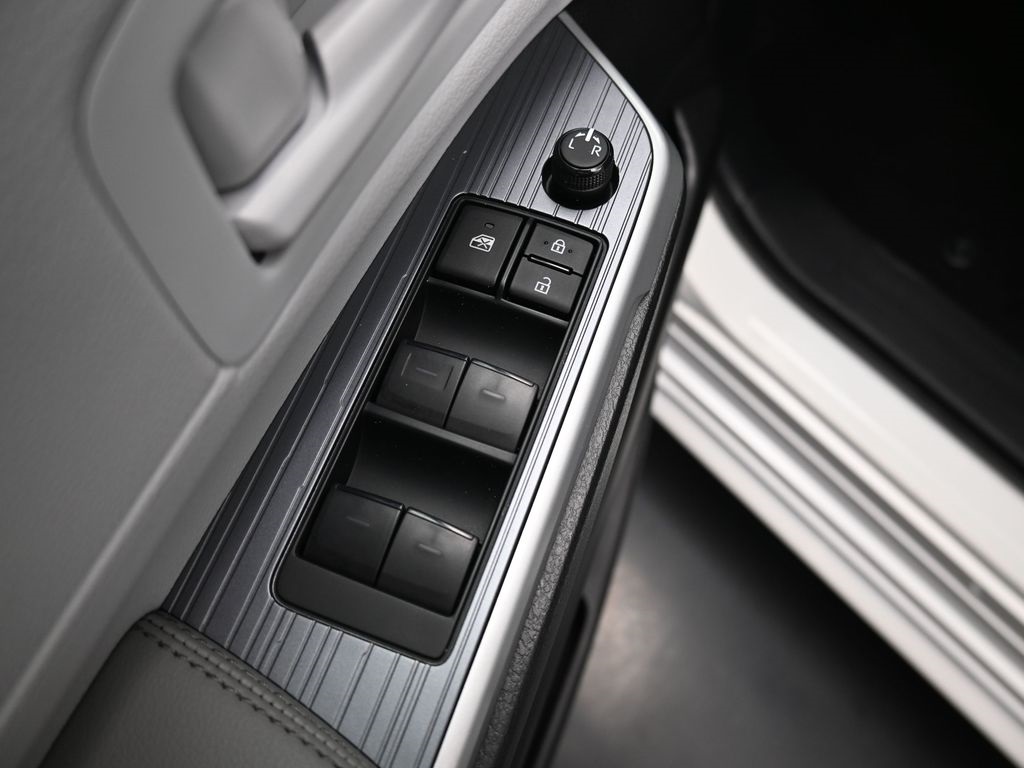 Vehicle image 12 of 33