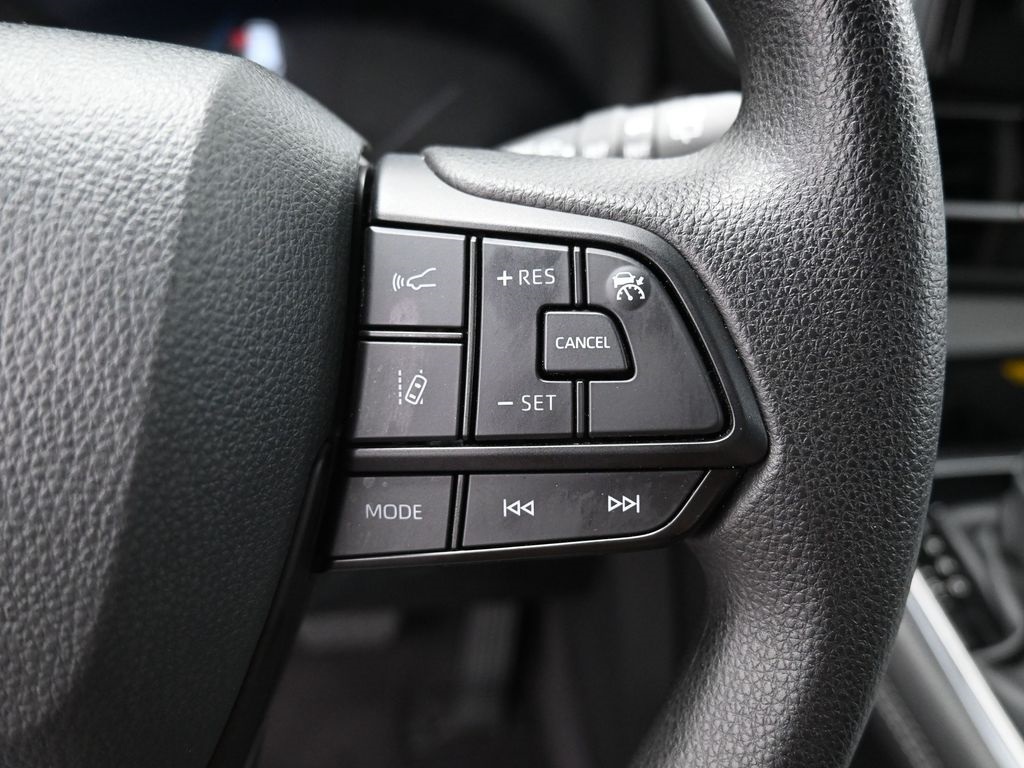 Vehicle image 17 of 33