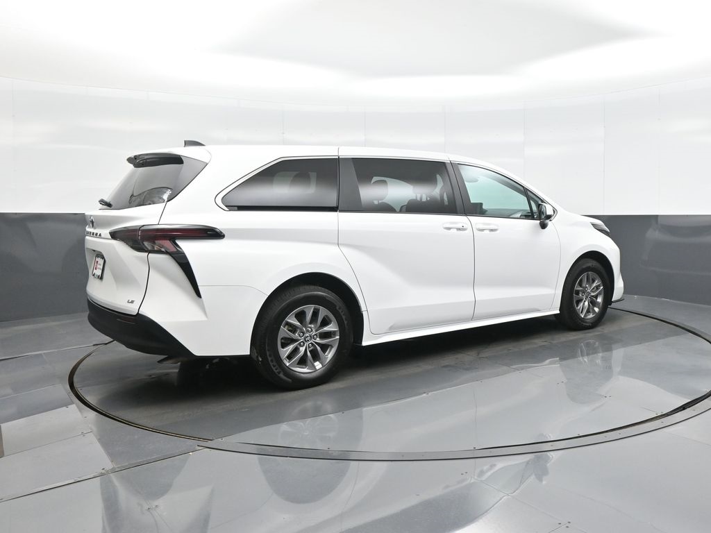 Vehicle image 5 of 33