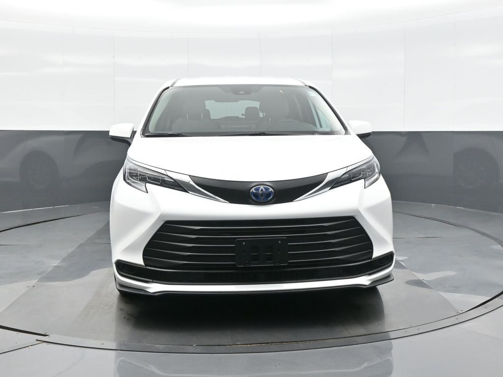 Vehicle image 2 of 33