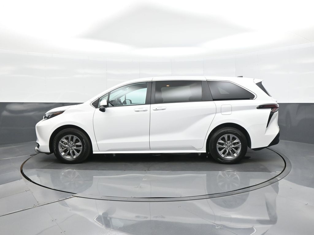 Vehicle image 8 of 33