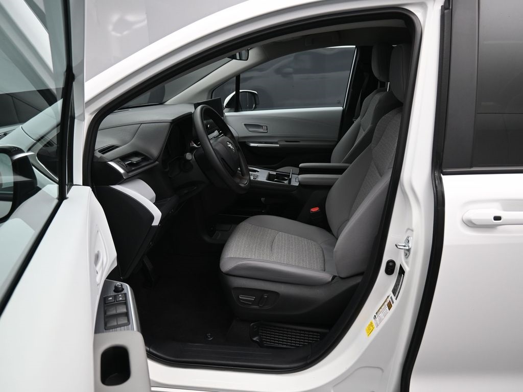 Vehicle image 9 of 33