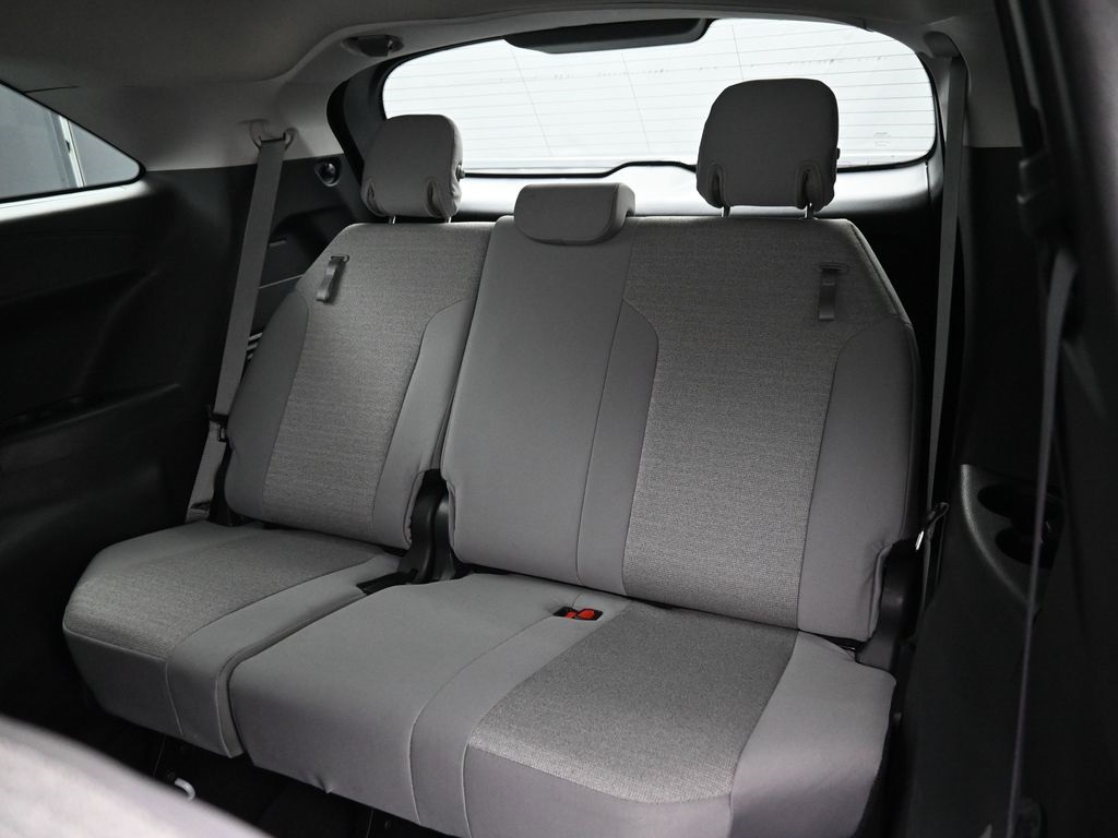 Vehicle image 27 of 33