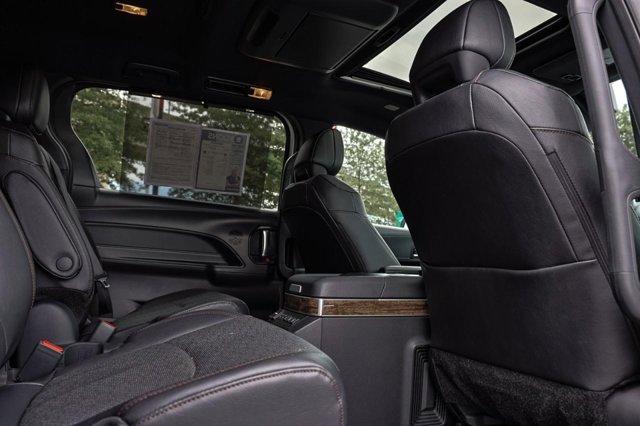 Vehicle image 33 of 60