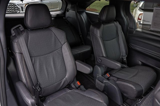 Vehicle image 34 of 60
