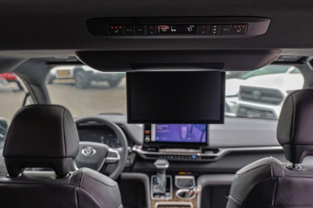 Vehicle image 38 of 60