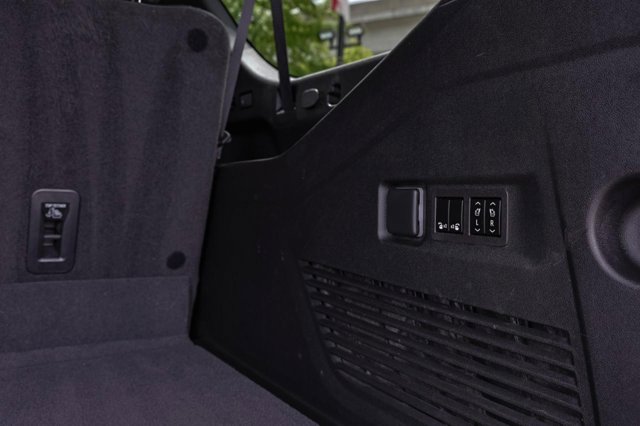Vehicle image 21 of 60