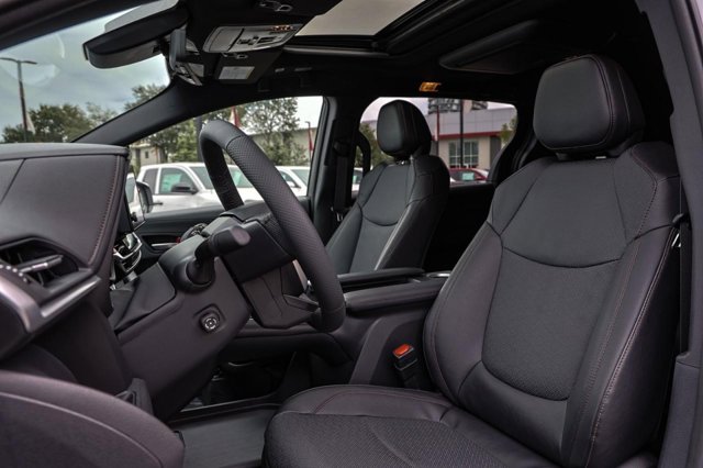 Vehicle image 25 of 60