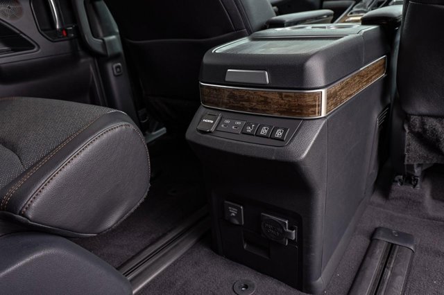 Vehicle image 36 of 60