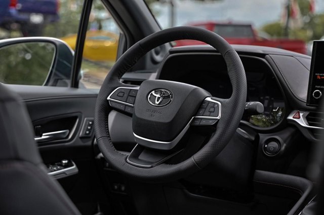 Vehicle image 53 of 60