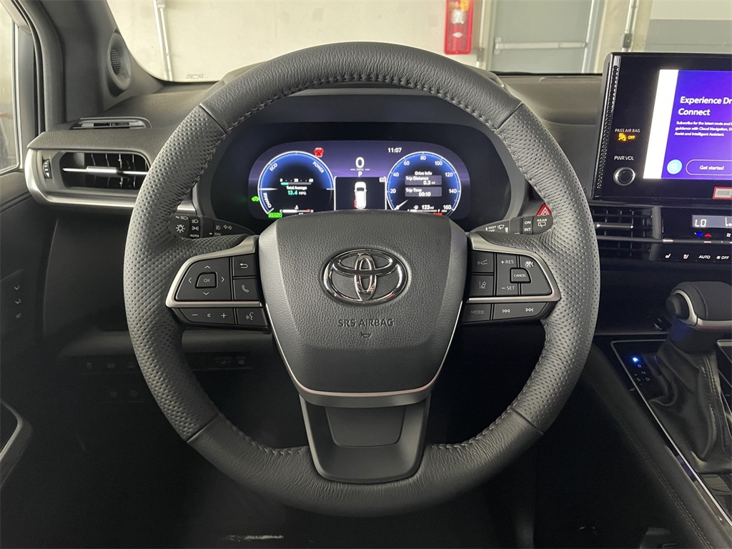 Vehicle image 15 of 39