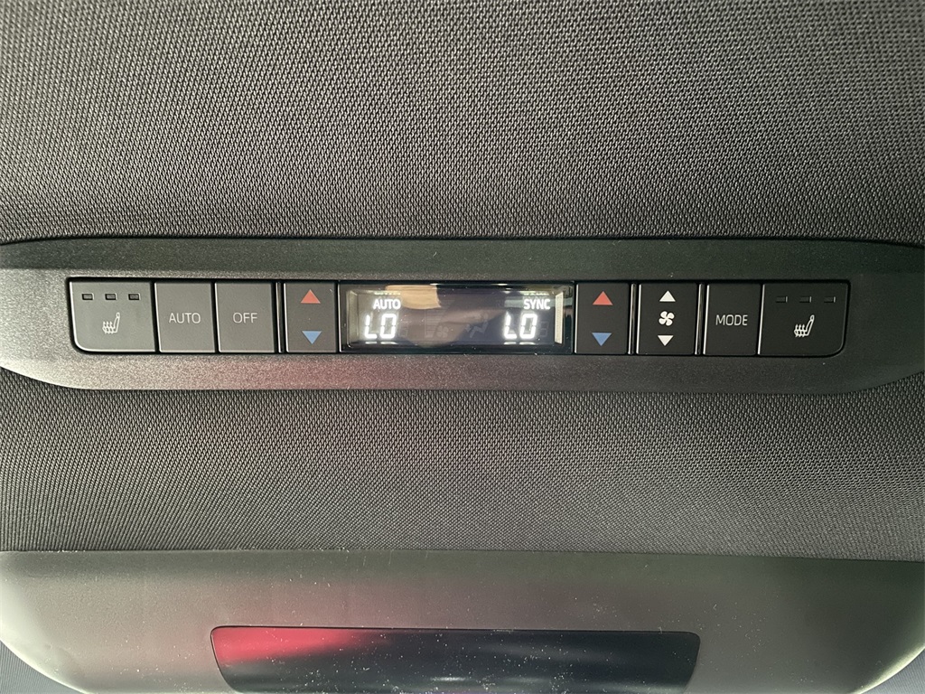 Vehicle image 16 of 39