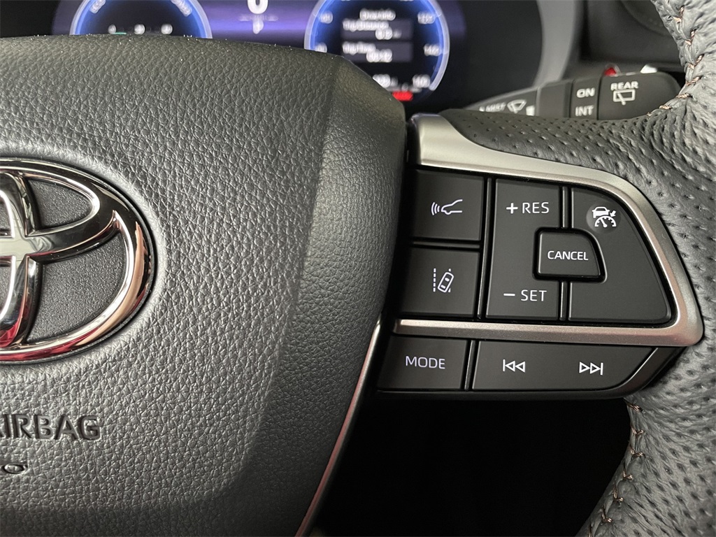 Vehicle image 24 of 39