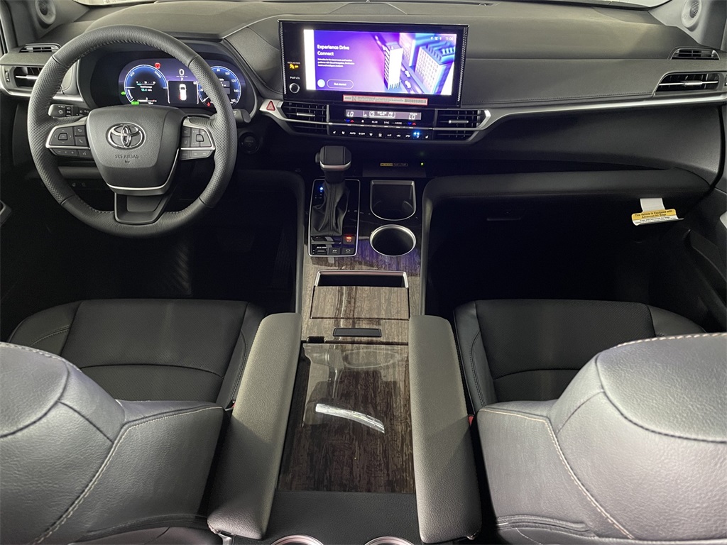 Vehicle image 14 of 39
