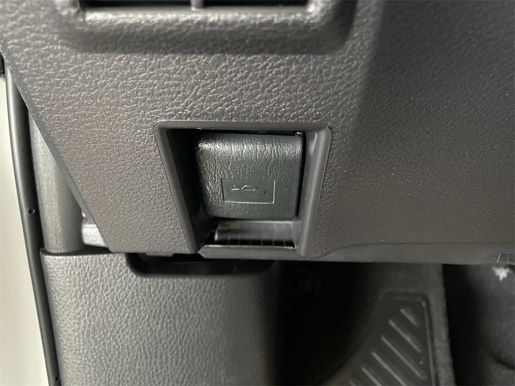 Vehicle image 36 of 39