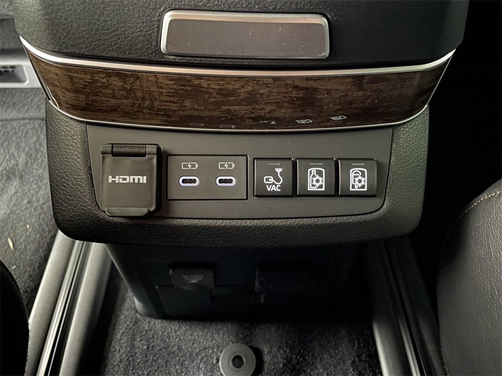 Vehicle image 18 of 39