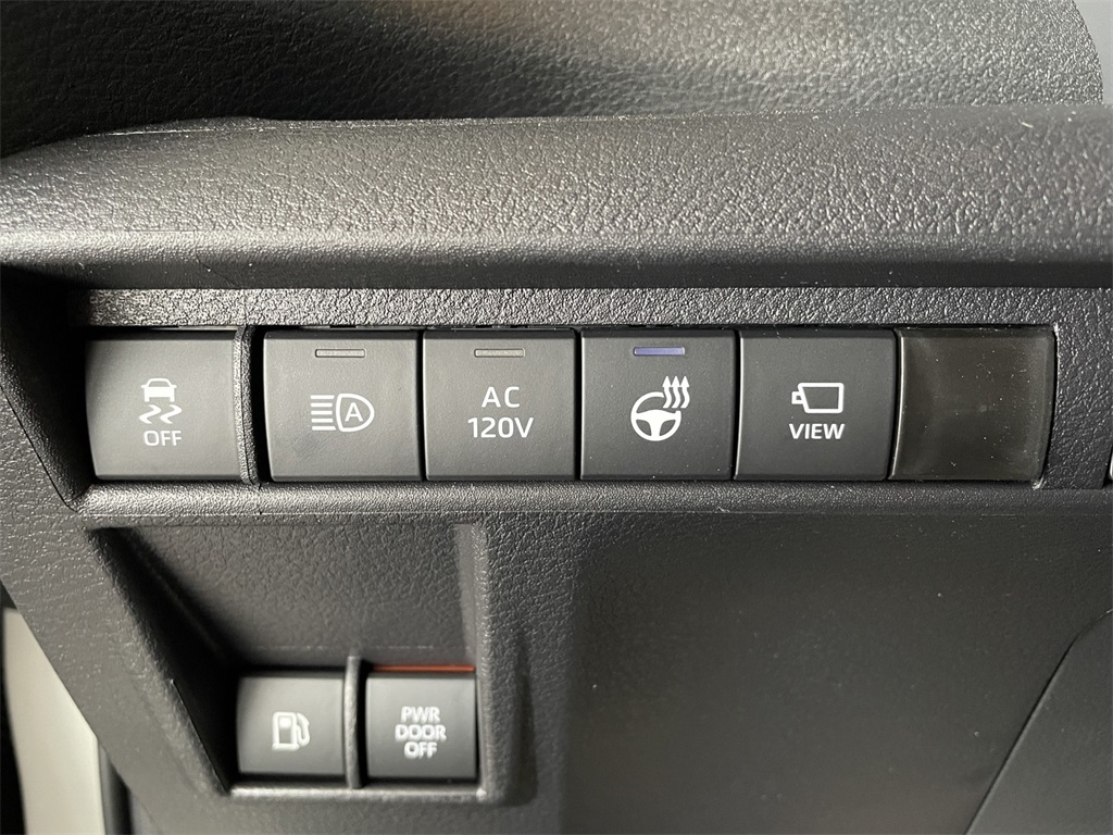 Vehicle image 34 of 39